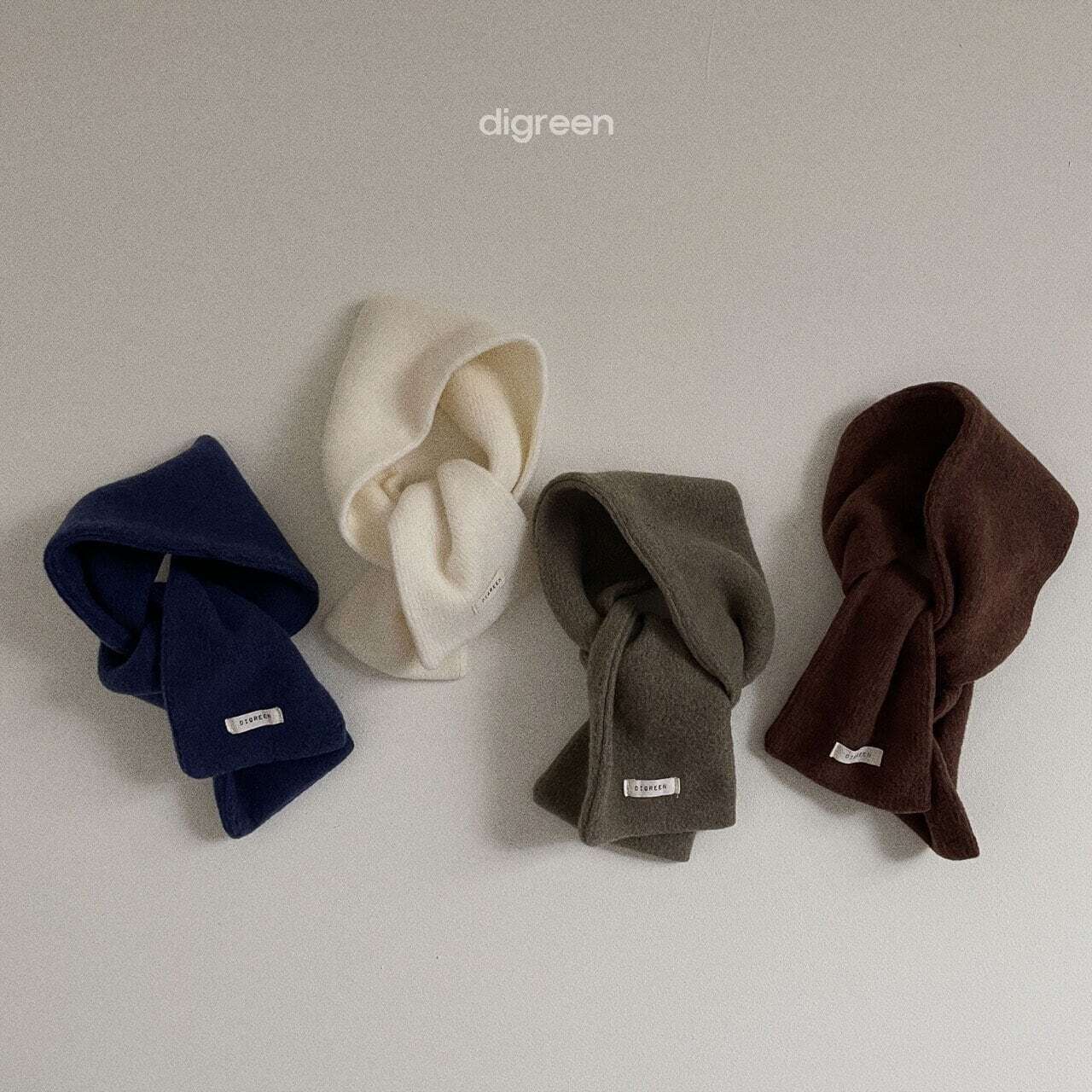 digreen cream scarf