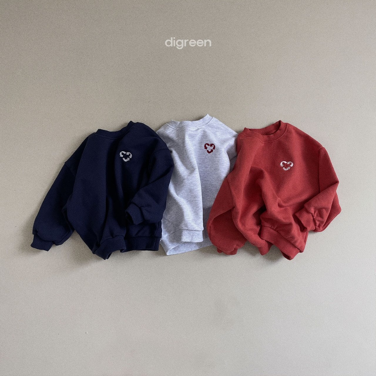 digreen heart  sweat shirt